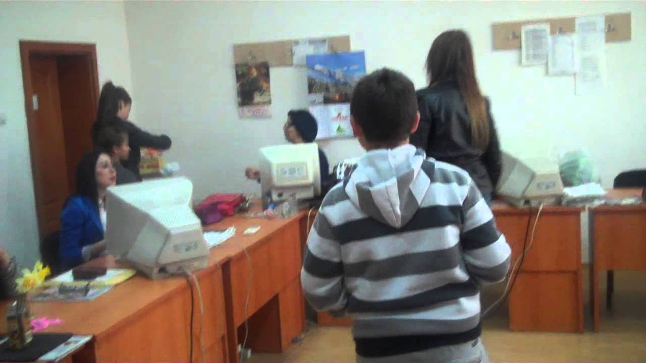 podaruvanje  izrabotki od reciklirana hartija do vrabotenite vo opstina Caska i policijata