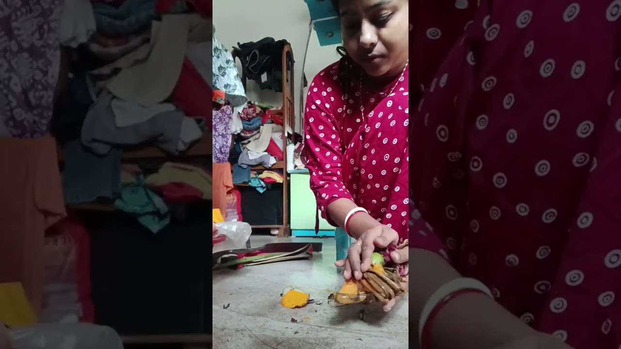 আজ রান্না হলো সায়টিং মাছের ঝোল, গরম পরে গেছে তাই সবজি ও পচে যাচ্ছে, পুরো সবজি ফেলে দিতে হলো 🙄☺️