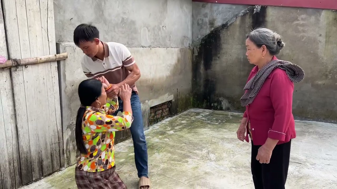 Bà Minh Quỳ Xuống Xin Lỗi Bà Sơn Thì Bị Anh Hảo…