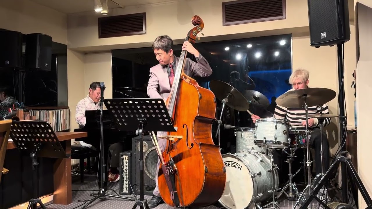 Softly as in a morning sunshine @ Baja Bluet in Kyoto, band let me sit in!
