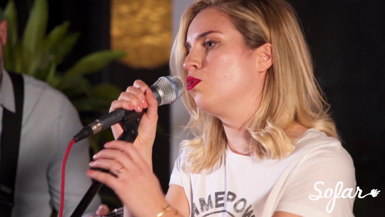 Alice Avery - You’re the One That I Want (Cover) | Sofar NYC