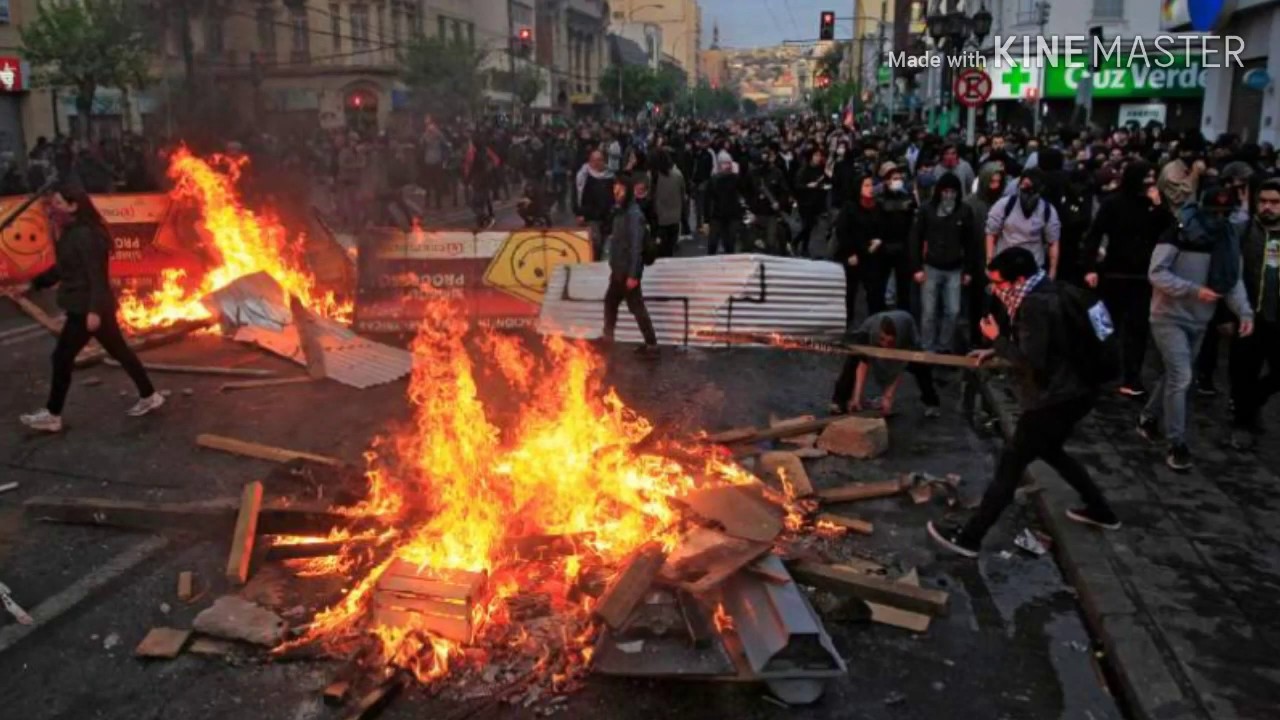 COVID - 19 LOCKDOWN FOOD SHORTAGES Protest break out in CHILE
