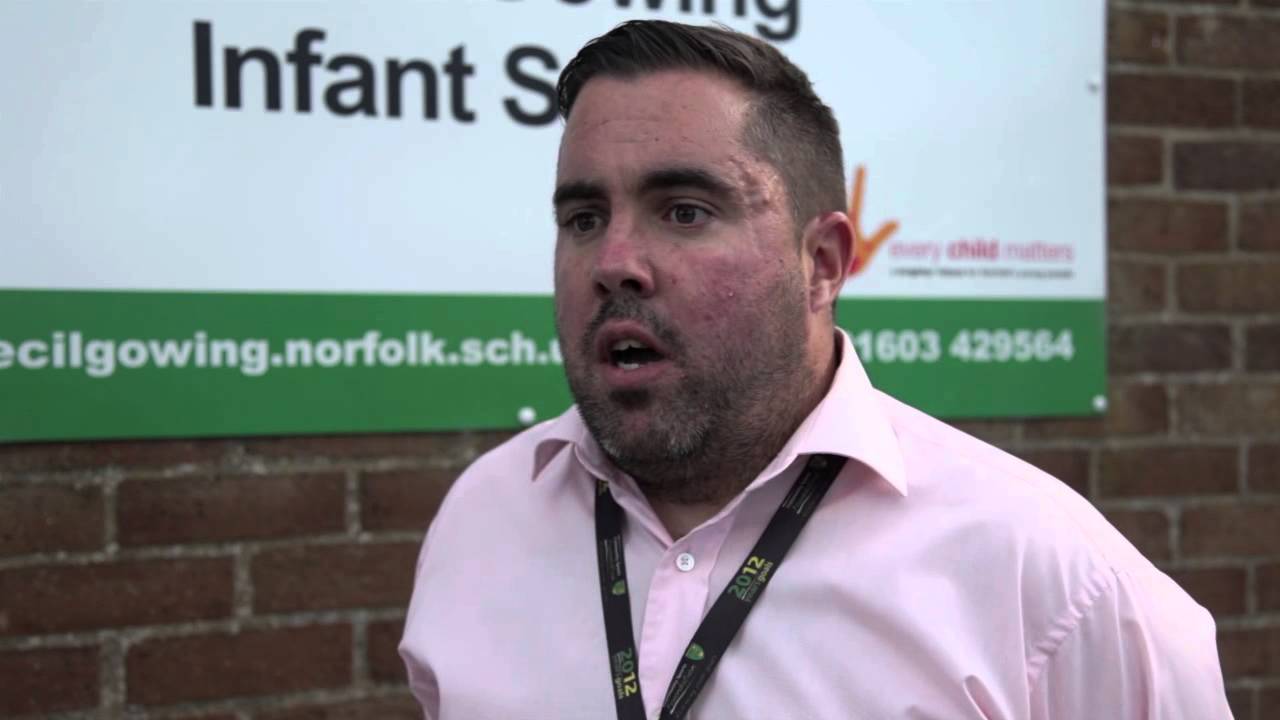 Elliott Bennett Shows Off His Dance Moves