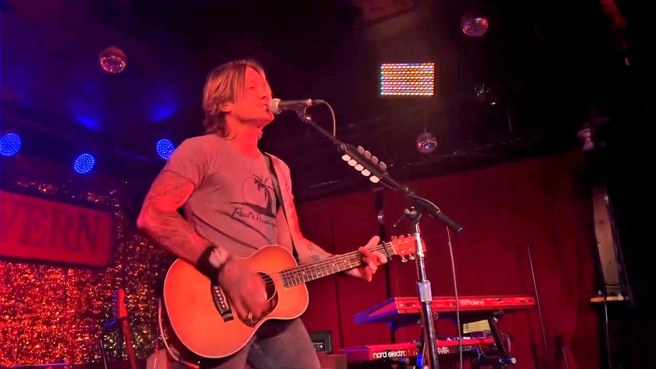 KEITH URBAN.. LIVE..A COMPILATION OF THE HITS 