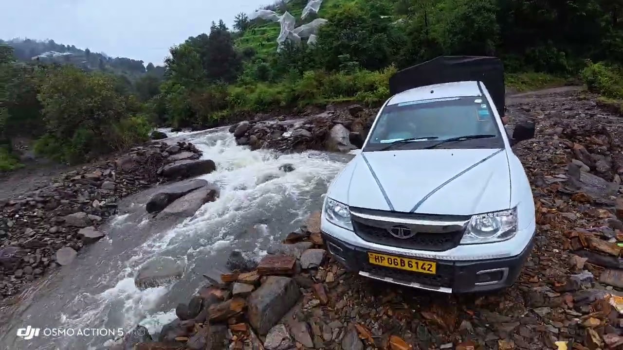 Tata yodha crew  cabin in himachal rain 