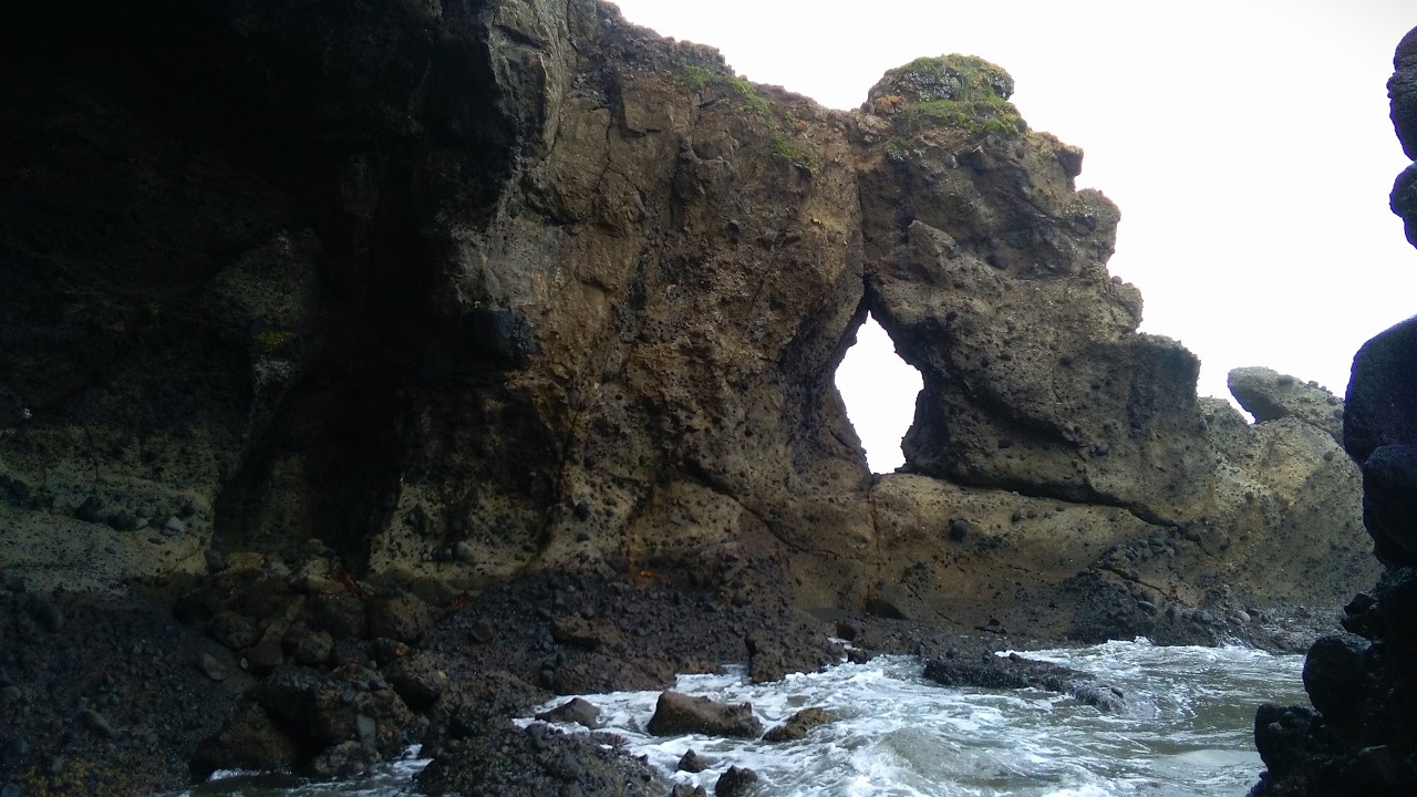 Walk: Anawhata Beach, Anawhata (Waitakere Ranges).