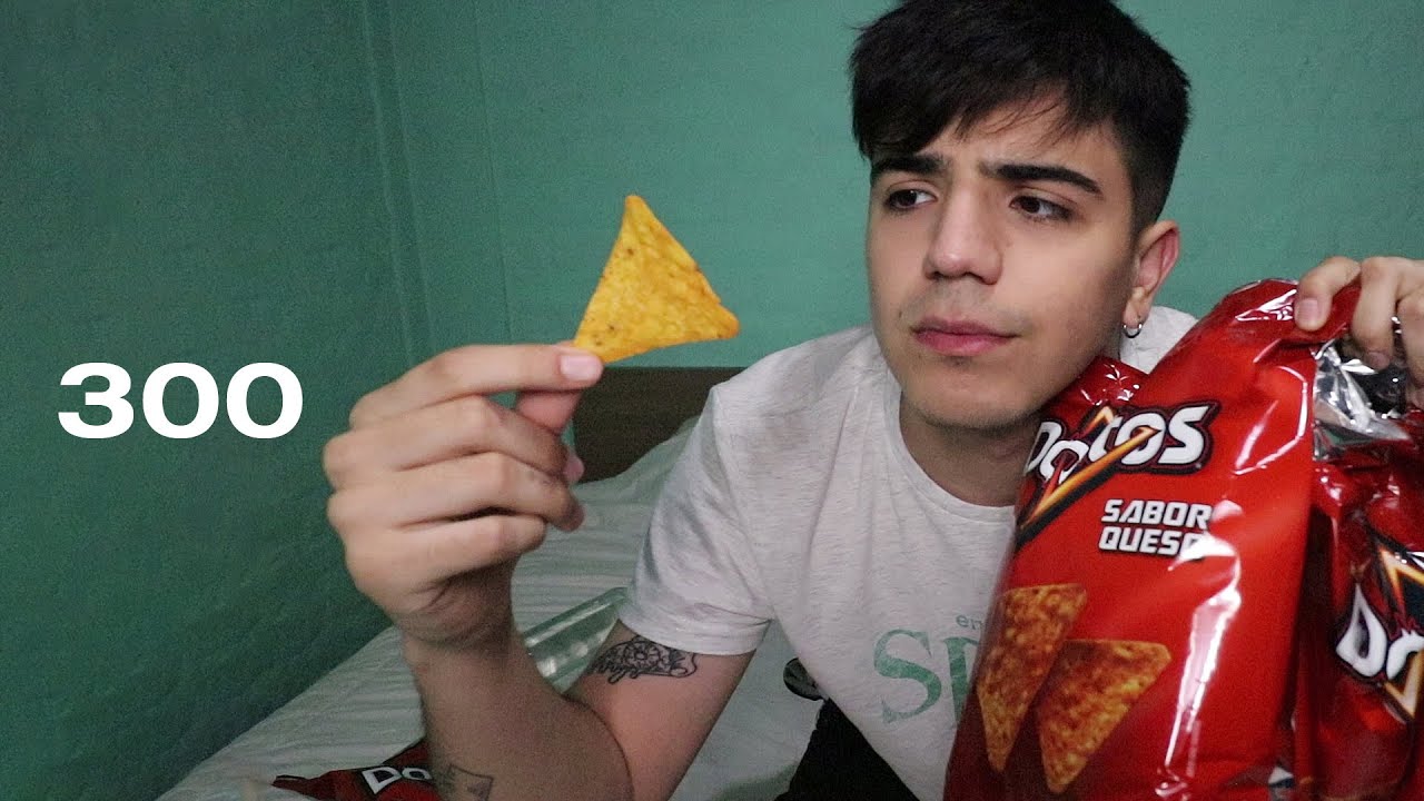 COMIENDO 300 DORITOS