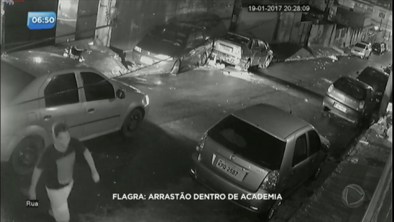 Assaltantes fazem arrastão em academia no Rio de Janeiro