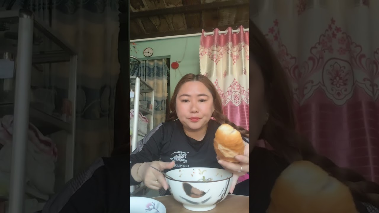 Cháo quyết chấm bánh mì 