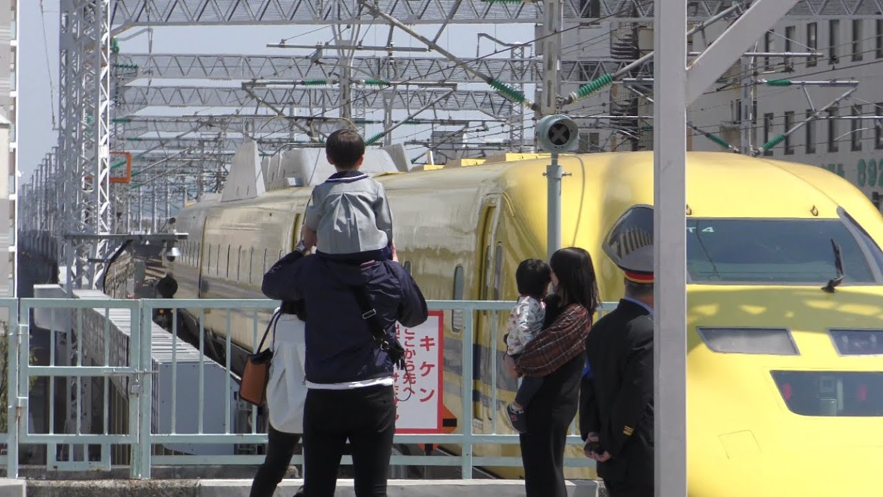 【大興奮】ドクターイエローが西明石駅に現れた瞬間　テンションが最高調になり、みなさん最高の笑顔でした