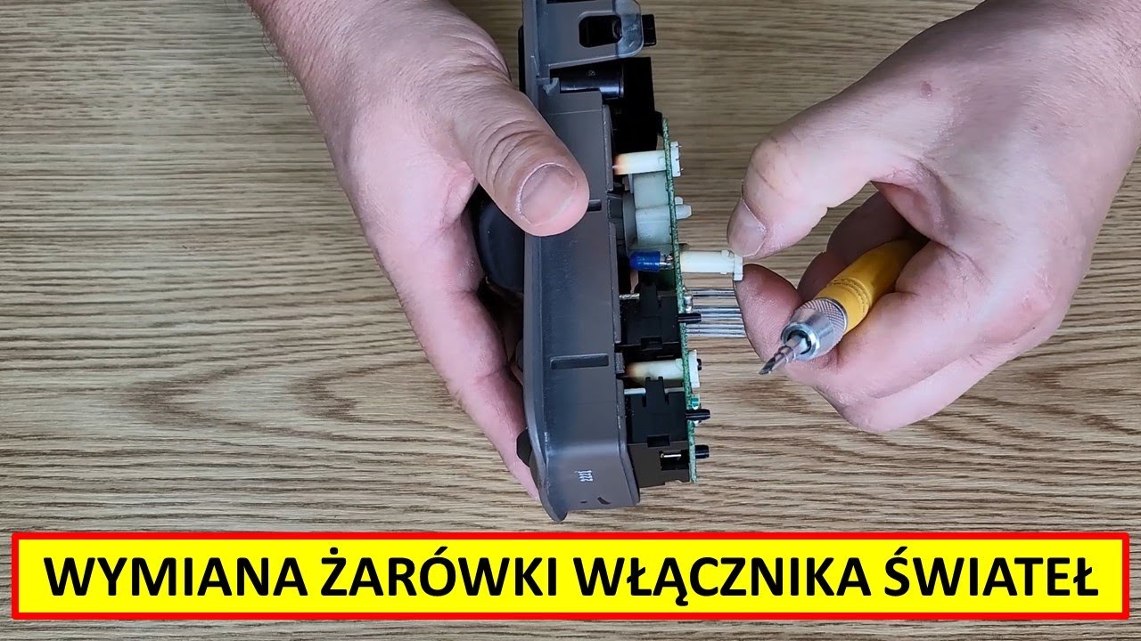 Wymiana żarówki włącznika świateł. Light switch bulb replacement - Chrysler Voyager