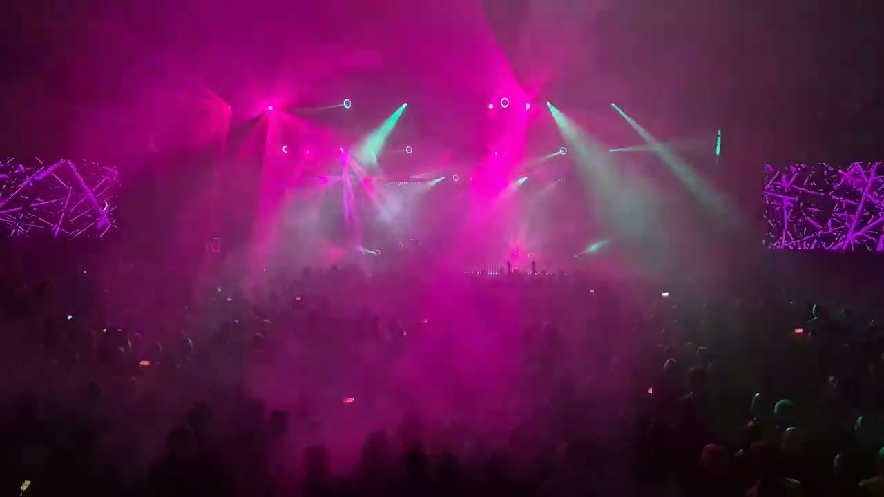 Underworld Live Frankfurt Jahrhunderthalle Sa 30. März 2024 aus Set1 per Handy, Teil2