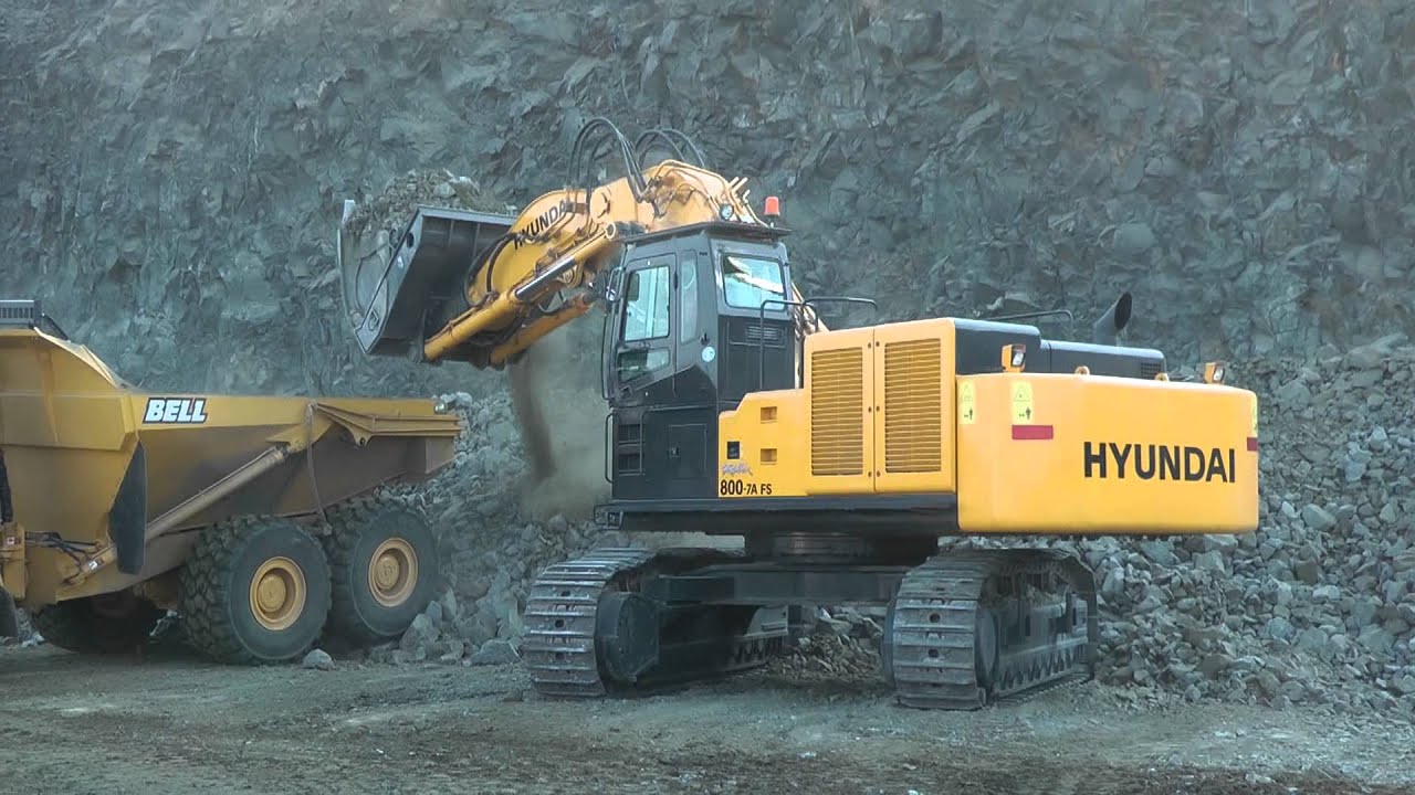 Hyundai Robex 800 Front shovel and Bell B45D