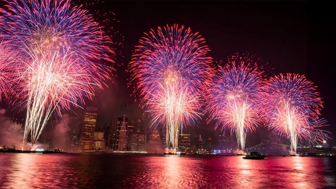 New York City Macy's 4th of July Fireworks 2025 on Brooklyn Bridge Park 4K Biggest Fireworks in USA