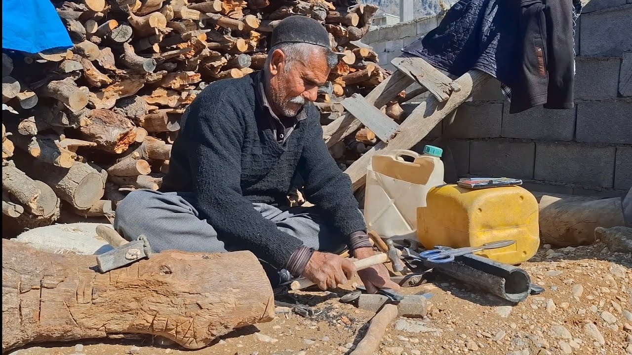 Nomadic Life: The Elderly Nomad&rsquo;s Skill in Knife Making