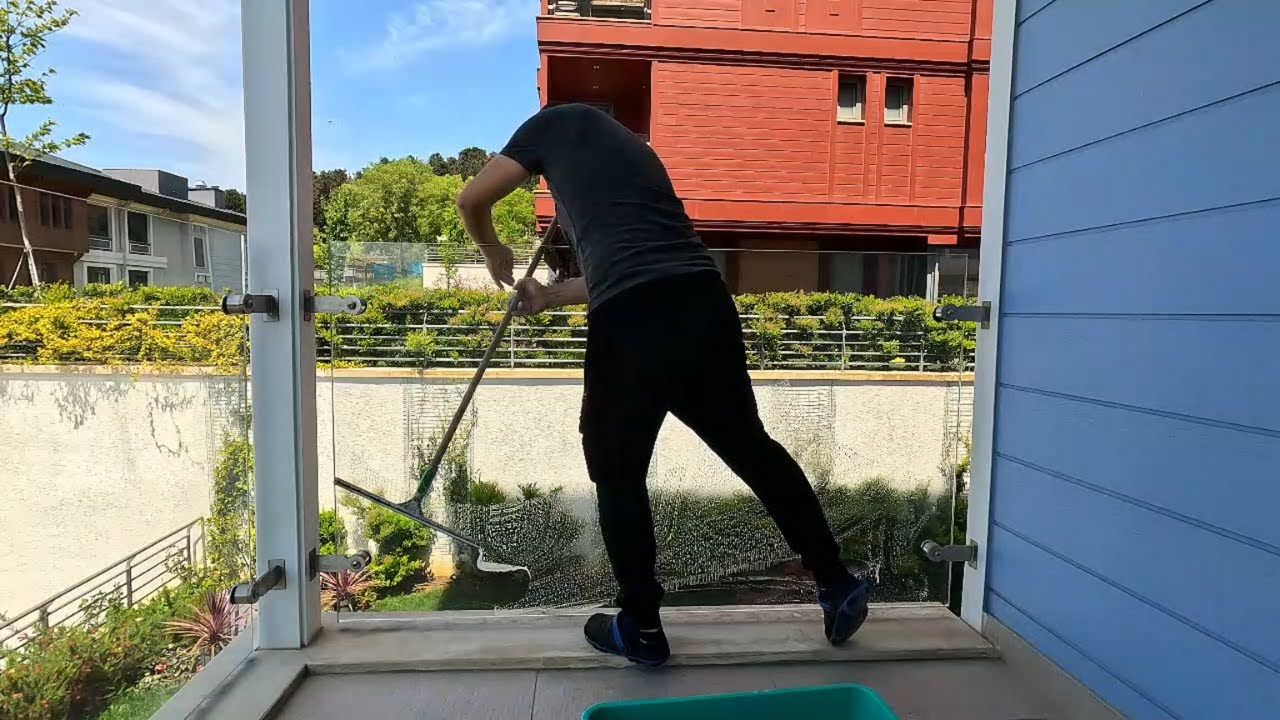 CAM TEMİZLİĞİ (düzenli cam temizliği yapıldığında camlarınız temiz kalır)
