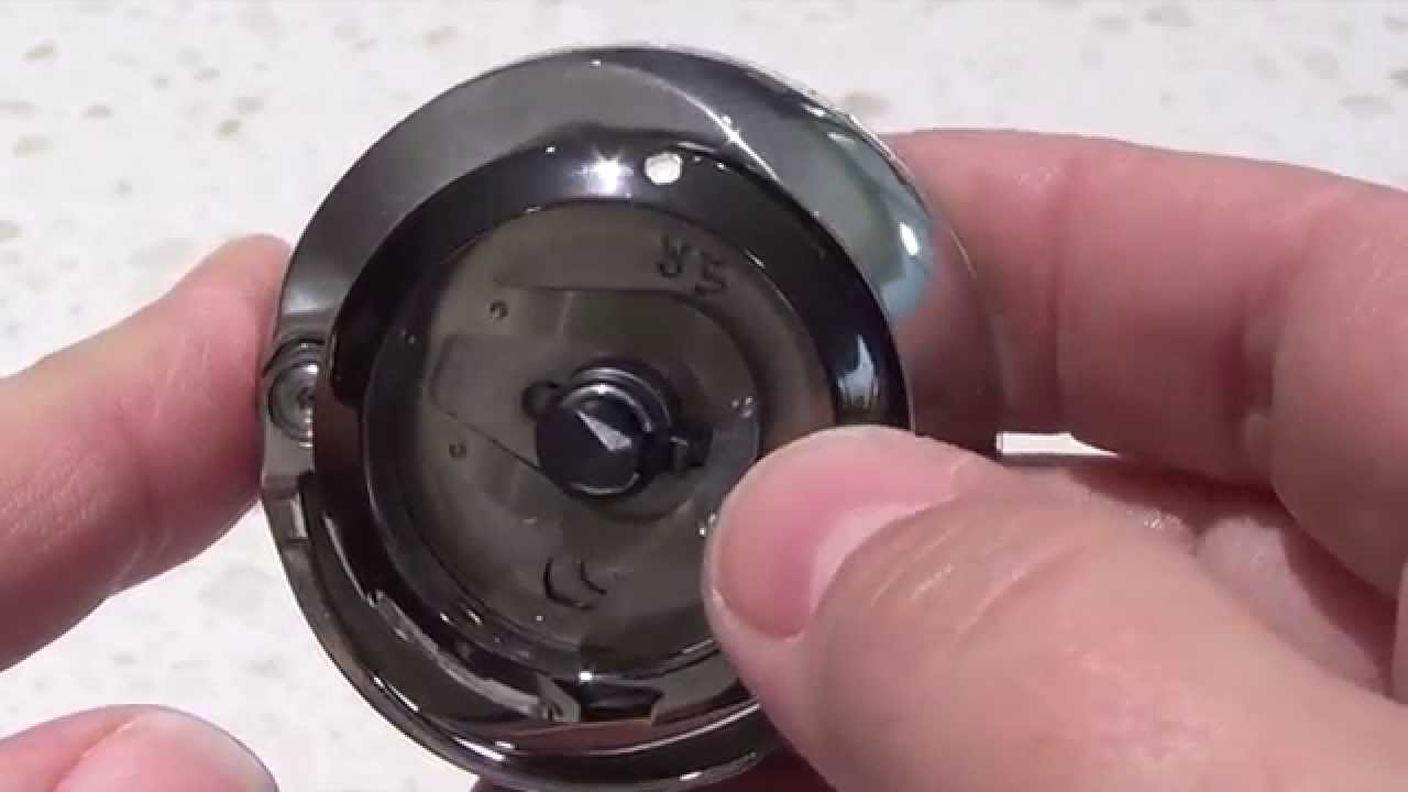 BERNINA 880  and 830 -Threading the Bobbin