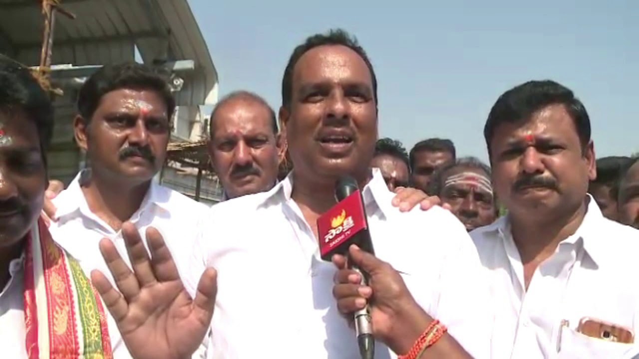 YSRCP MLA Candidate MS Babu offers pooja at Temple for success in election results