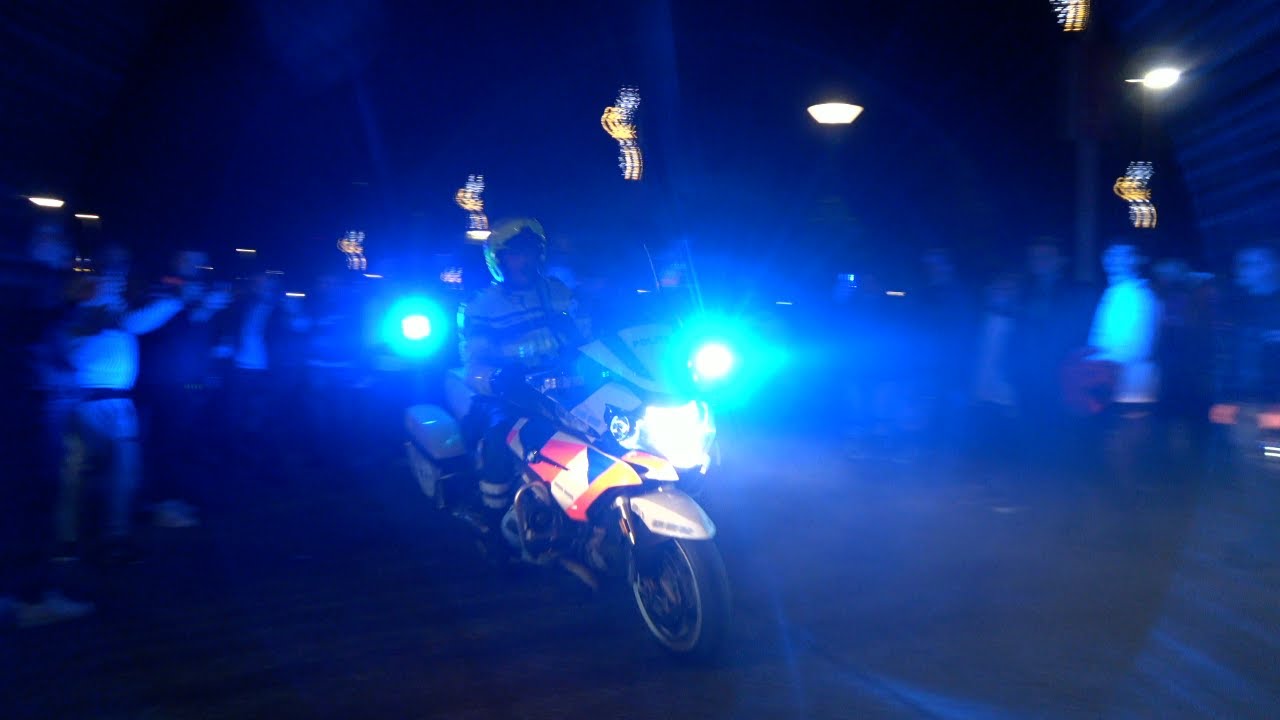 Enorme motor meeting in Lelystad Politie probeert er met spoed door te komen! en handhaving
