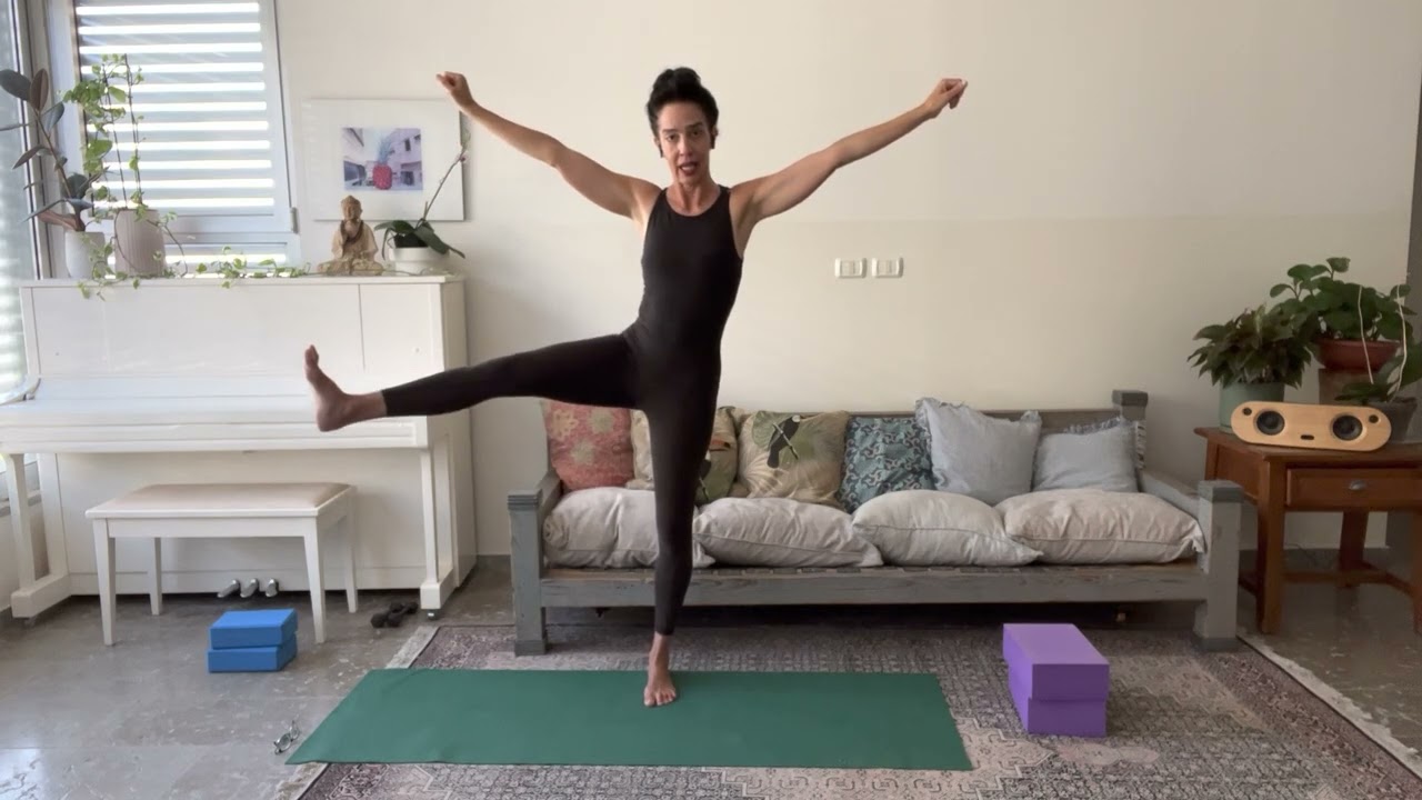 Ouvi Ligshitz-Vinyasa Yoga-A study of trikon and dhanur asana