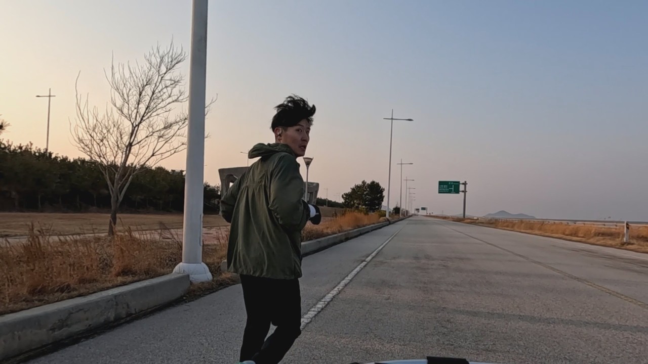 아무도 없는 차도에서 21km 러닝 (새만금 방조제)