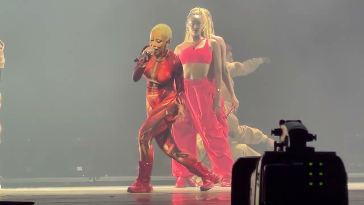 Doja Cat - 97. LIVE Front Row, 4K quality. Los Angeles Crypto Arena 11-2-2023