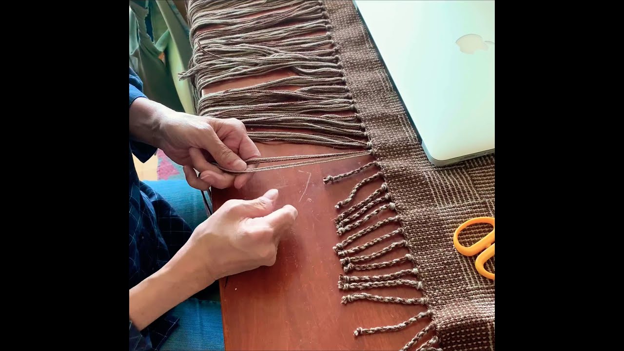 Finish your weaving with Easy hand-twisted fringe without using a fringe-twister