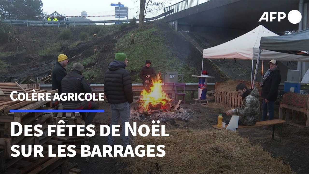 Colère agricole: les irréductibles se préparent à passer Noël sur leurs barrages | AFP