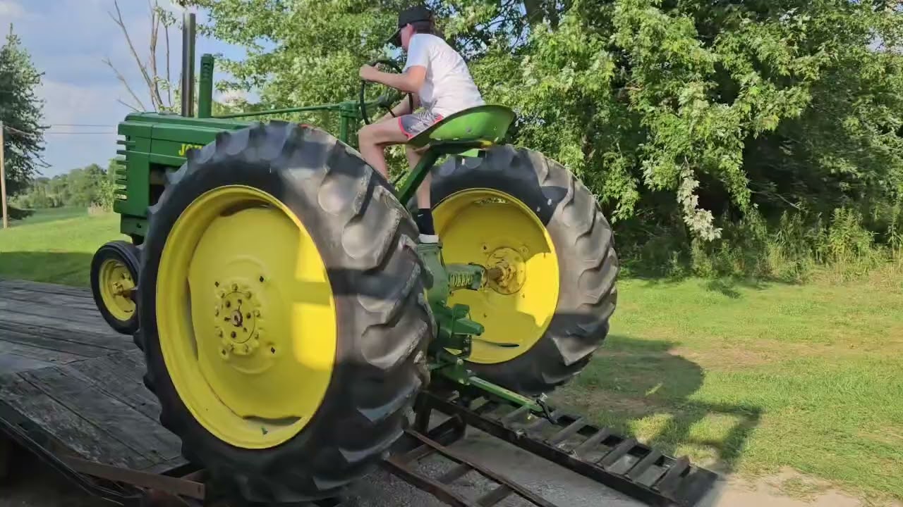 Loading up my 1940 John Deere B