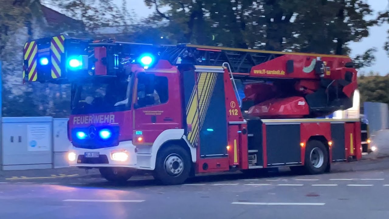 ALARMSTUFENERH&Ouml;HUNG | B3 - Dachstuhlbrand | DLK + TLF | 20.10.2022