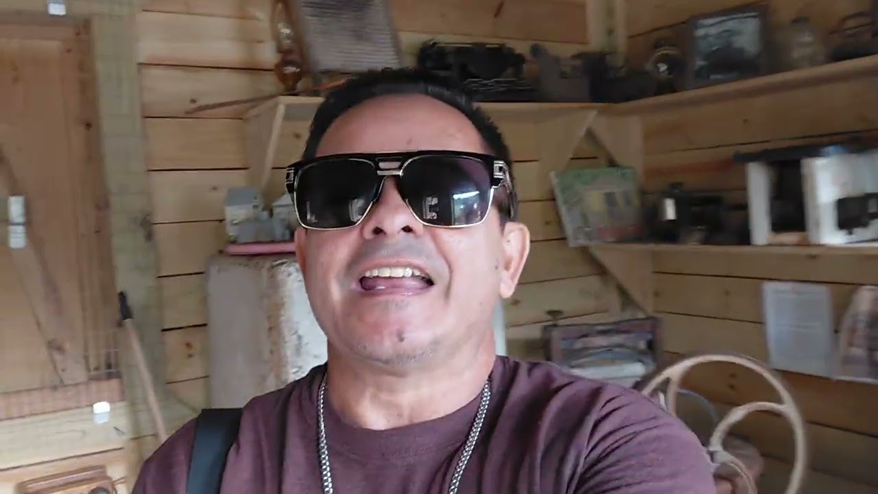 De Retro con Albert visitando La Hacienda Doña Fela en el pueblo de Hatillo.