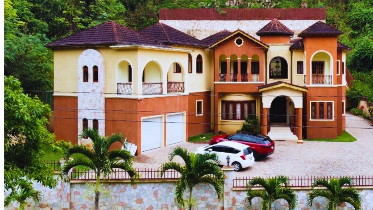PRICE REDUCED 7 Bedroom 8 Bathroom House At West Bellevue Drive, Smokey Vale, St Andrew