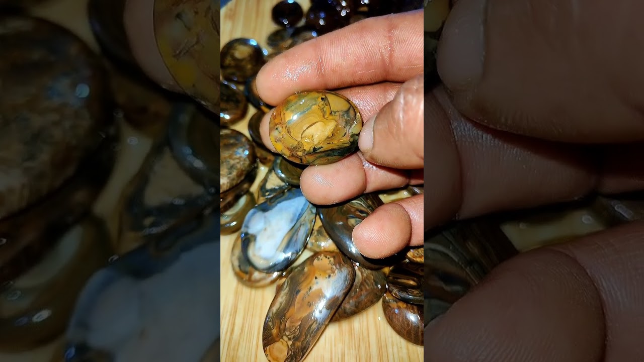 سبحان الله مجموعه من الاحجار جميله