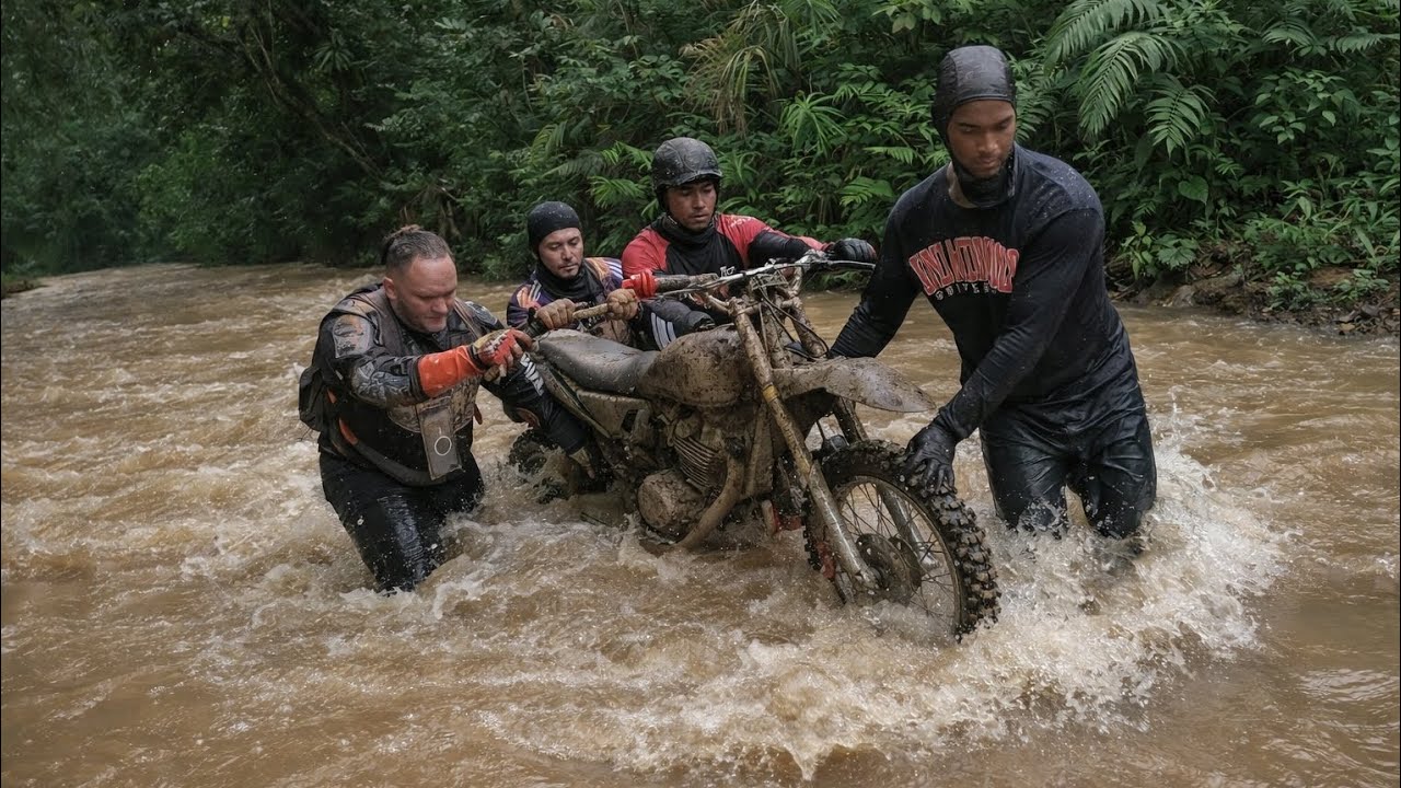Monteo extremo, cresida de rio ,y ruta muy resbalosa 