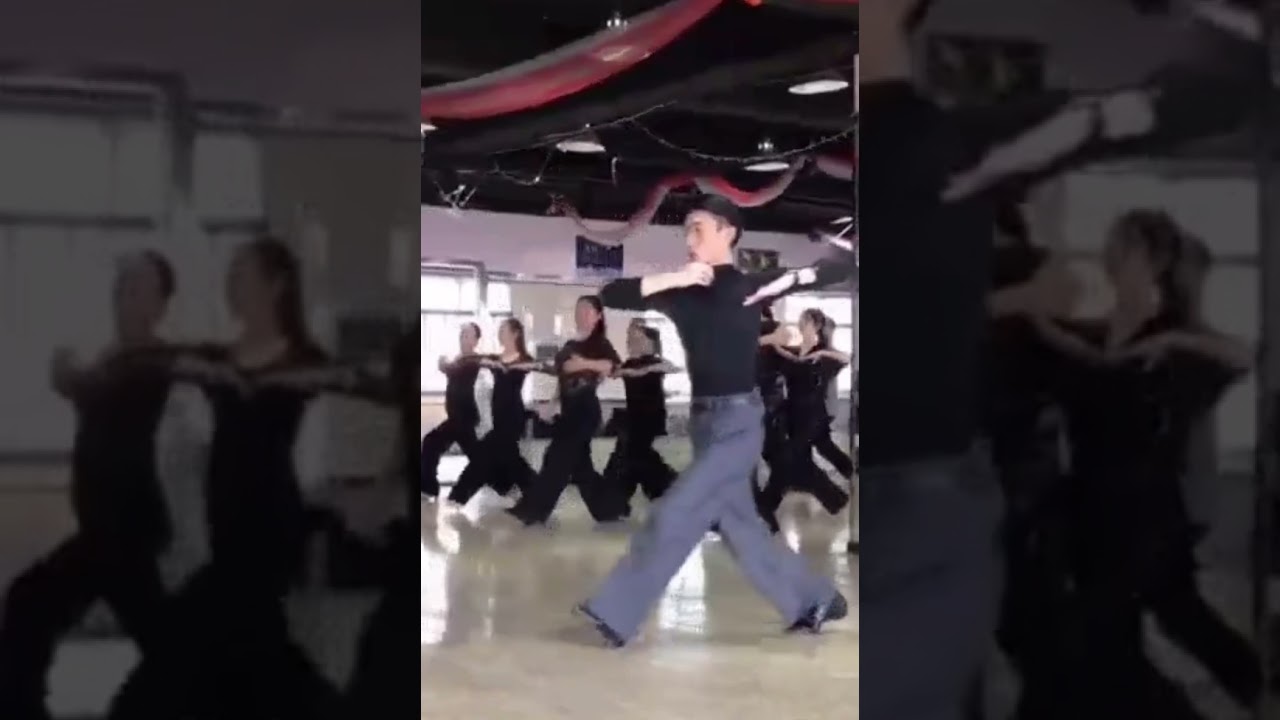 王涛示范一个练习方步的方法