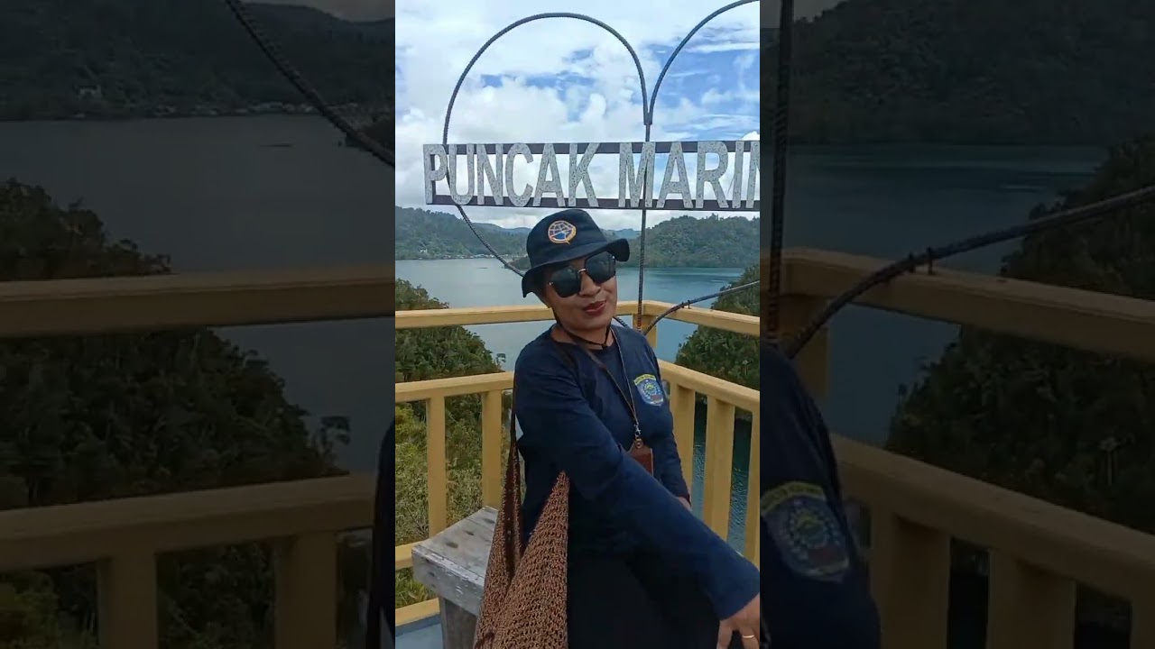 Dokumentasi kunjungan wisatawan ke Puncak Marindal Kabui bay Raja Ampat