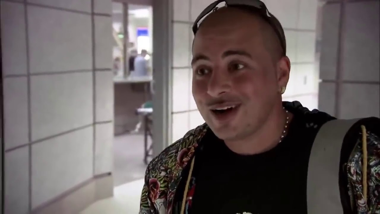 Tobacco Smuggler Gets Aggressive When Its Tobacco Got Siezed - Costums