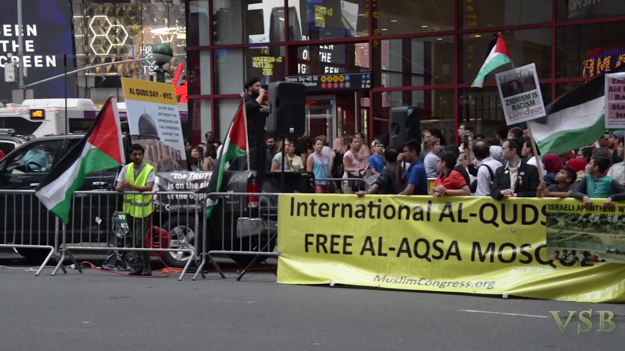 Cyrus McGoldrick spews al Quds anti-Israel LIES Times Sq 2017