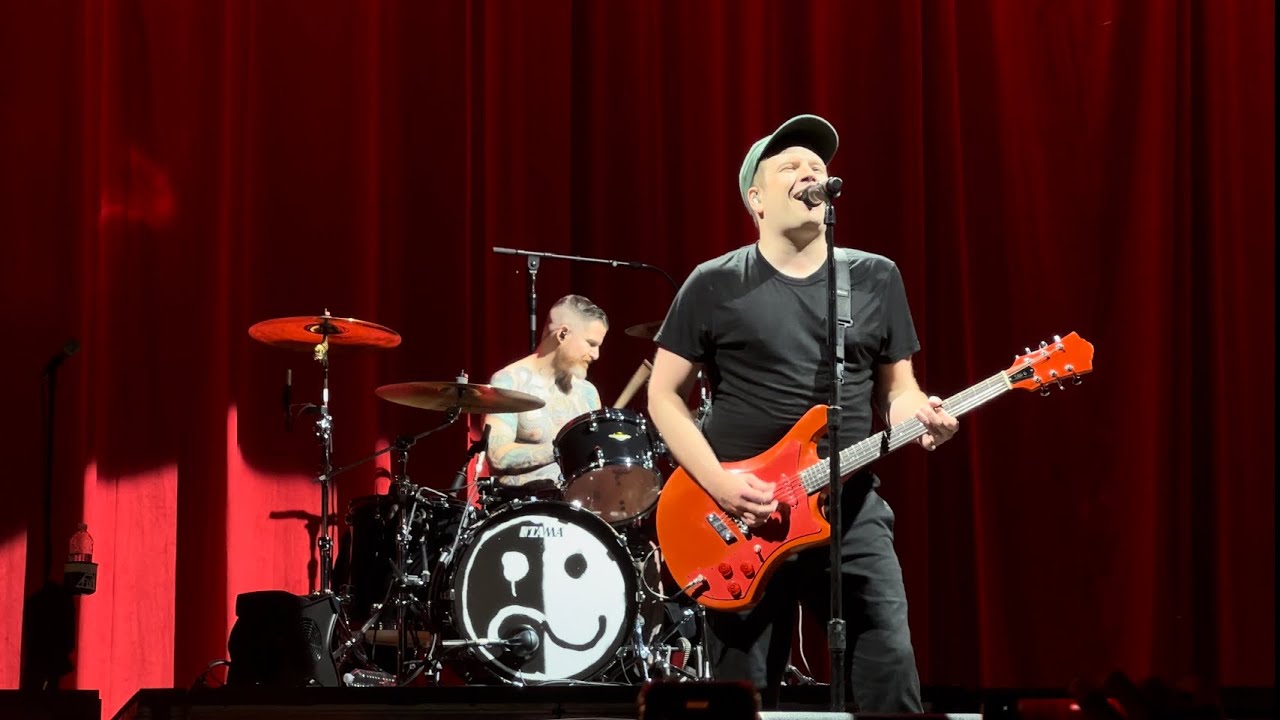 Fall Out Boy - West Coast Smoker (Live Debut)(Toronto 2023)