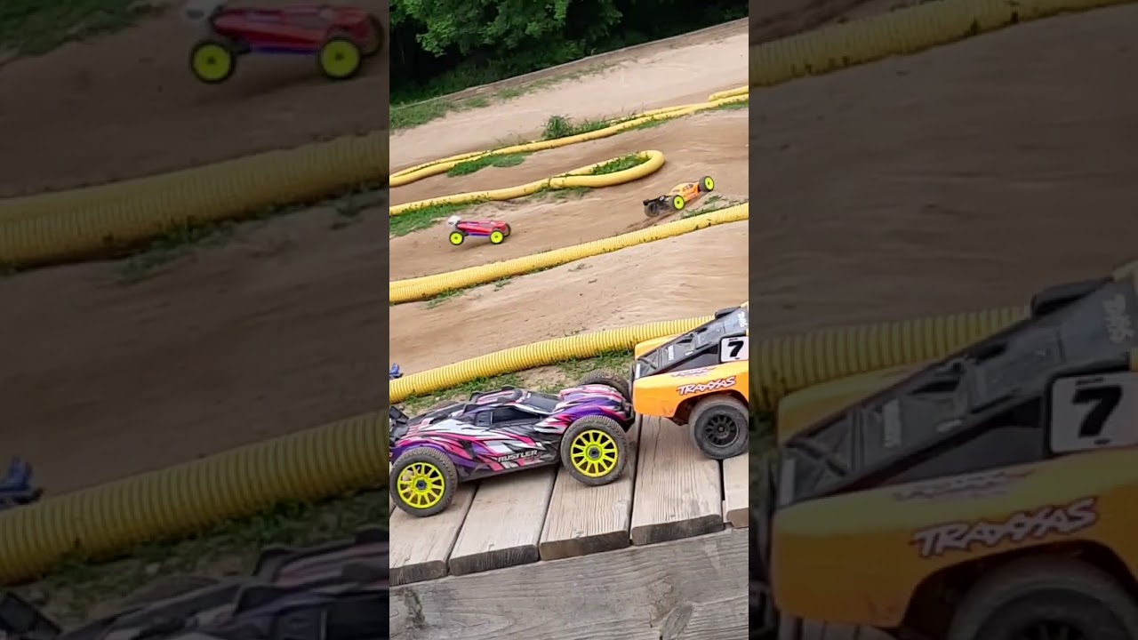 Close Race Between 2 Losi 8ight Truggies.
