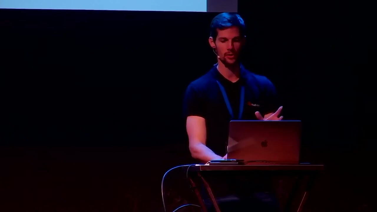GitOps Patterns for managing cloud native applications by Roberto Carratal&aacute; & Germ&aacute;n M Y&eacute;benes