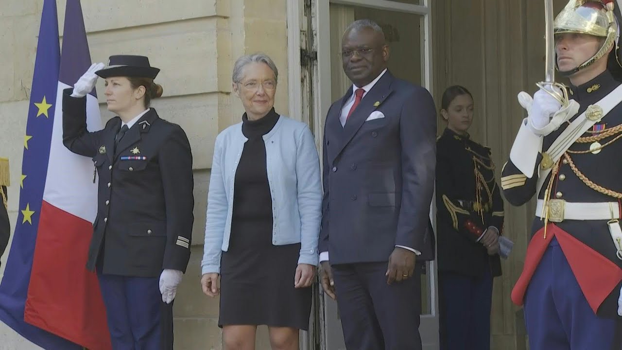 Borne reçoit le Premier ministre congolais Anatole Collinet Makosso à Paris | AFP Images