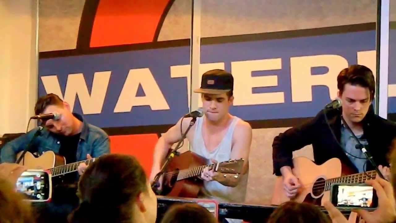 Panic! at the Disco- I Write Sins Not Tragedies (ACOUSTIC)