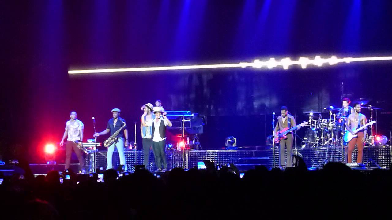 Bruno Mars - Locked Out Of Heaven - Live @ M.E.N. Arena Manchester 5th October 2013