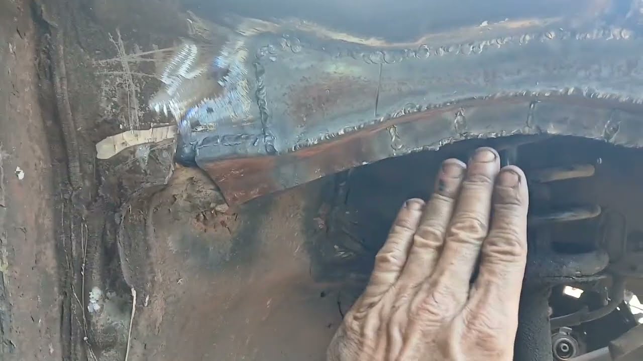 Solda de oxigênio arrumando serviço de porco olha aí o tamanho do pepino 