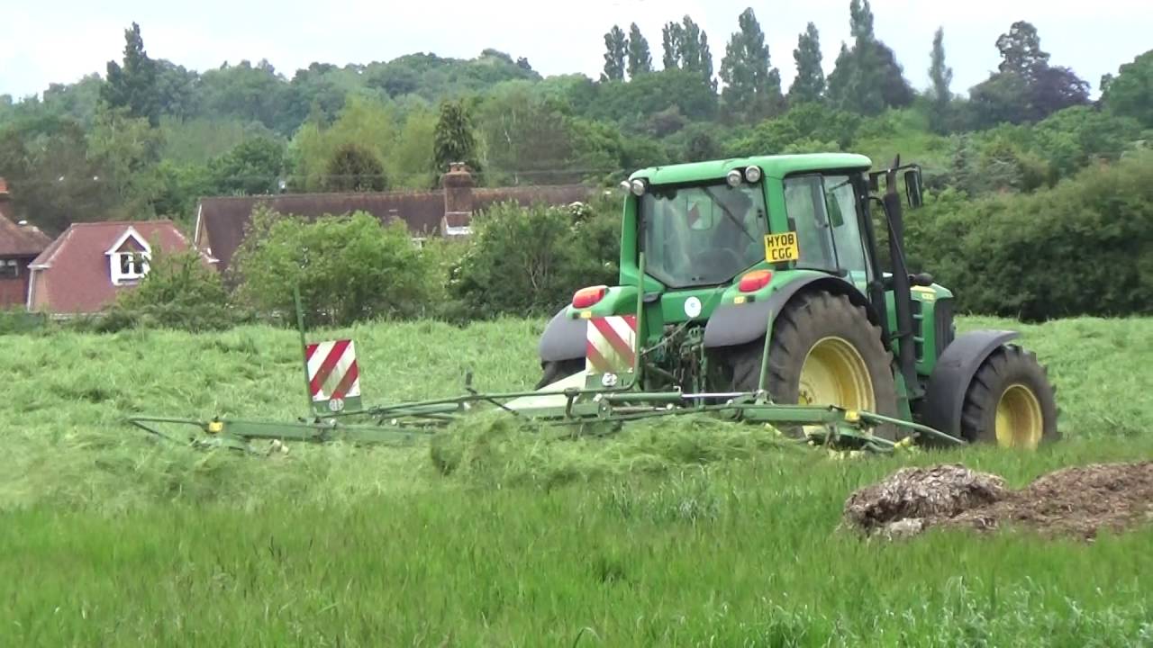 Silage 2016 - Let it start! - Tedding grass with John Deere