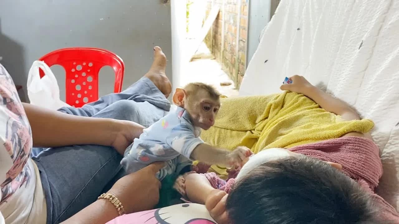 Gorgeous DAM Accompany Mom Sit Take Care Brother Has Sick