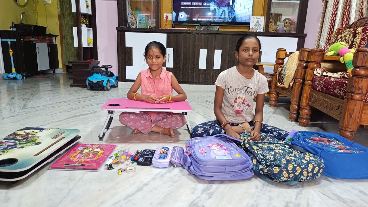 Honey kutti bunty mugguri school stationary thing's em em vunnayo chudandi😊 anni konichedaka lolli