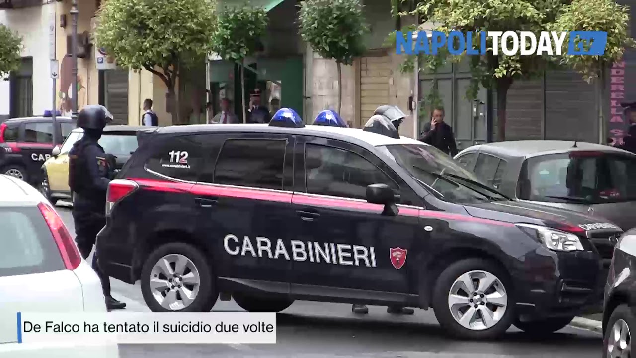 Qualiano, uccide la madre e si barrica in casa per 11 ore. Il blitz dei carabinieri