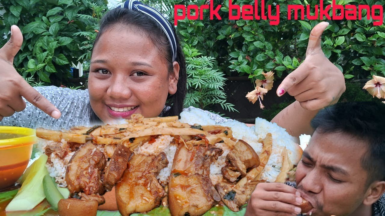 Eating delicious pork belly curry / cooking naga style with bamboo shoot @nagavillagefood